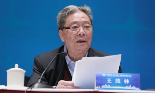 【天气热身上长痘痘是什么原因】天气热身上痒怎么回事 - 天气热身上长小水泡网